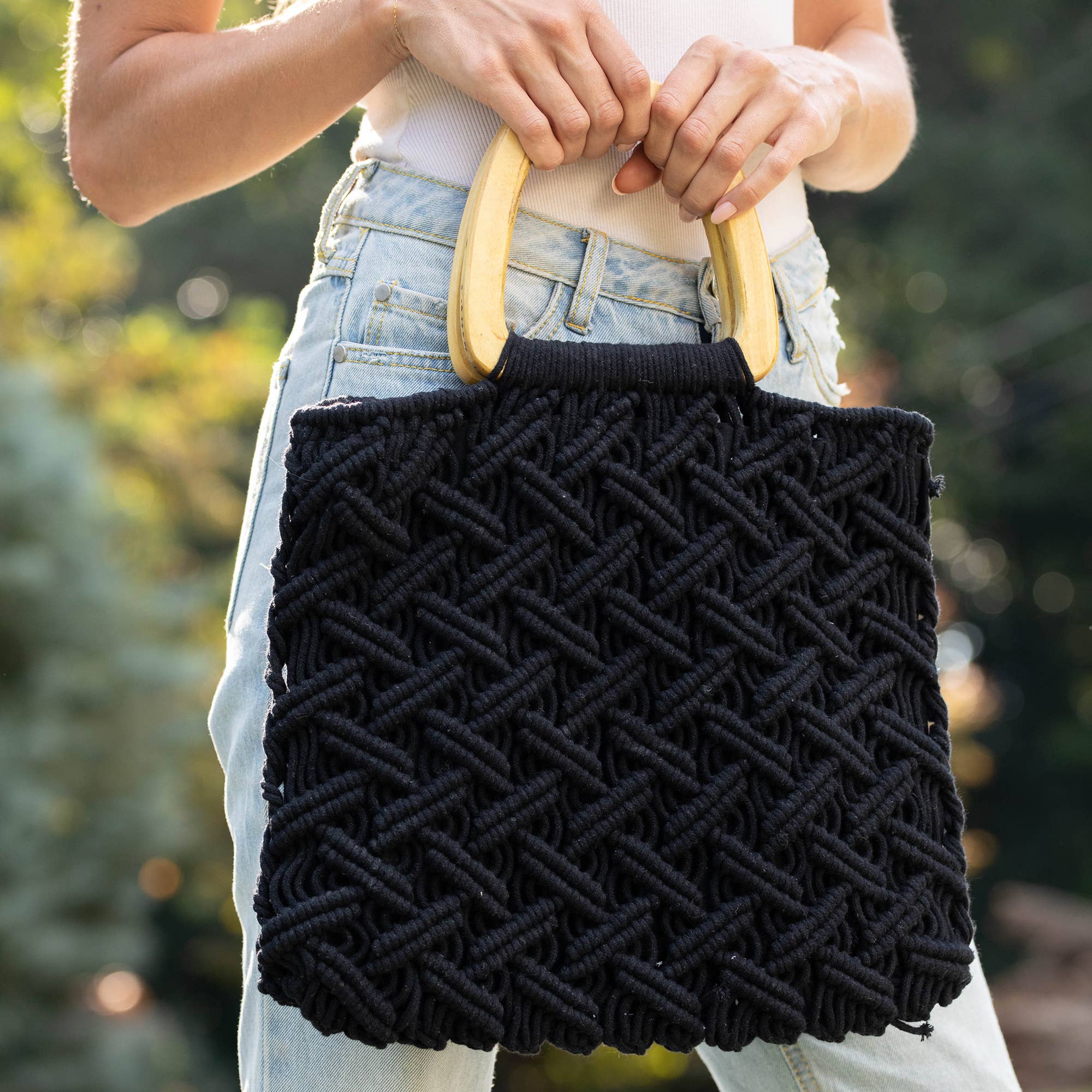 Terra Bag - Cotton macrame bag with wood handles - Black