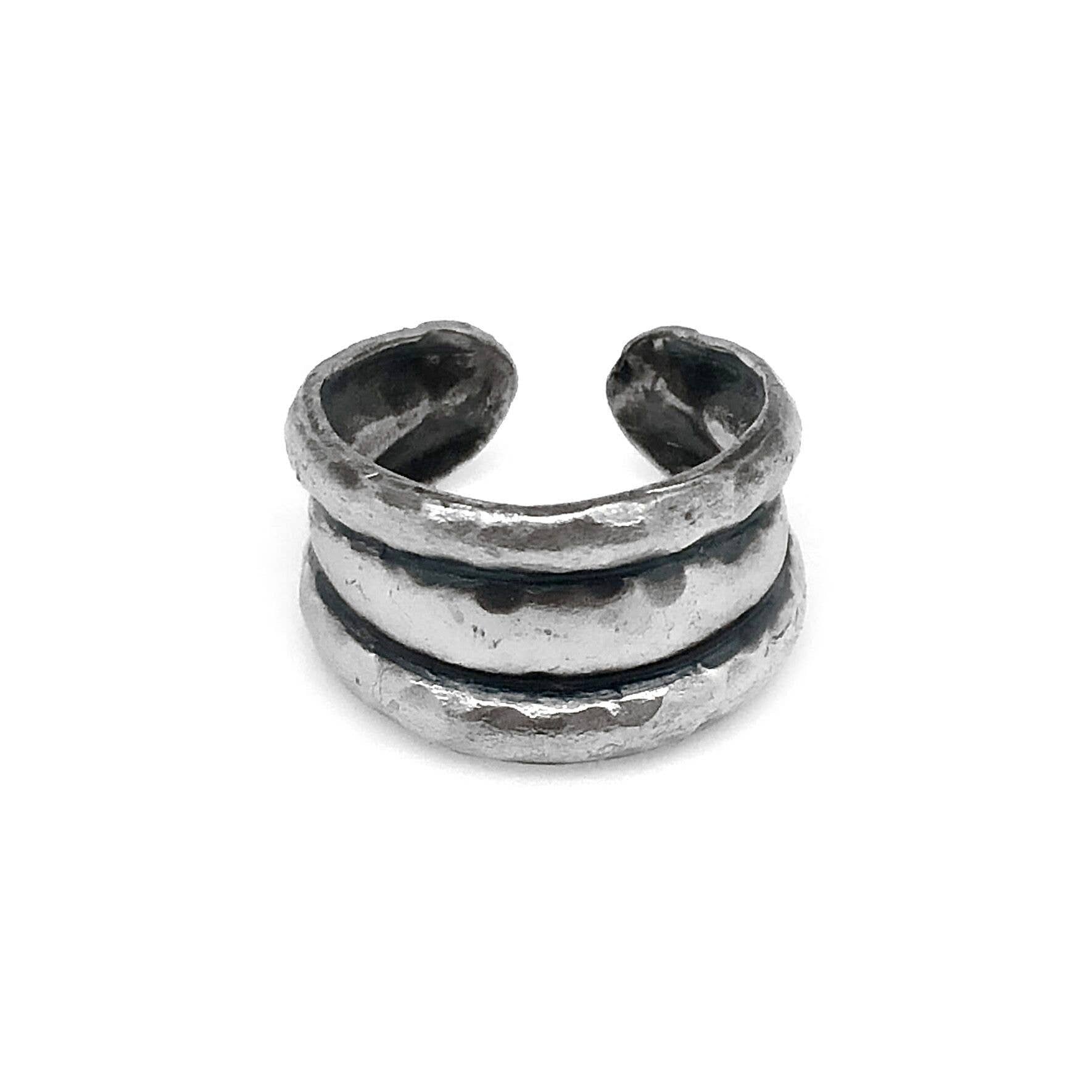 Kashi Three Curved Lines Embossed Ring