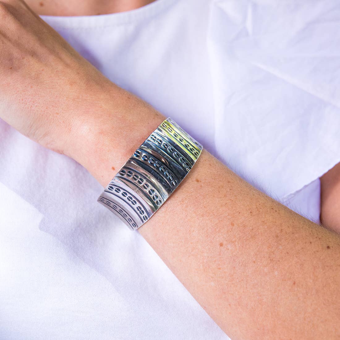 Kashi Silver Curved Stripes Embossed Bracelet