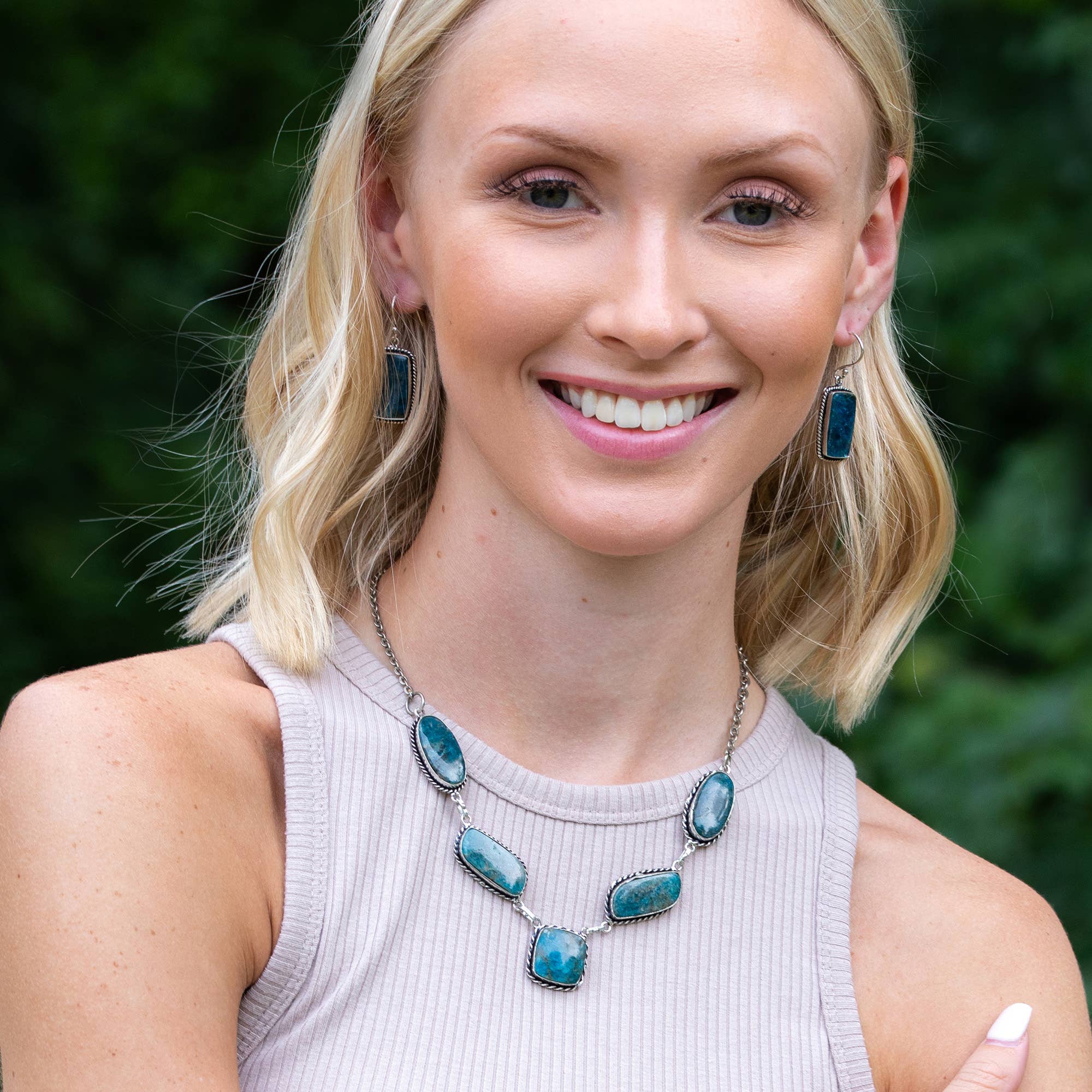 Handcrafted Kashi Semiprecious Stone Bib Necklace - Apatite