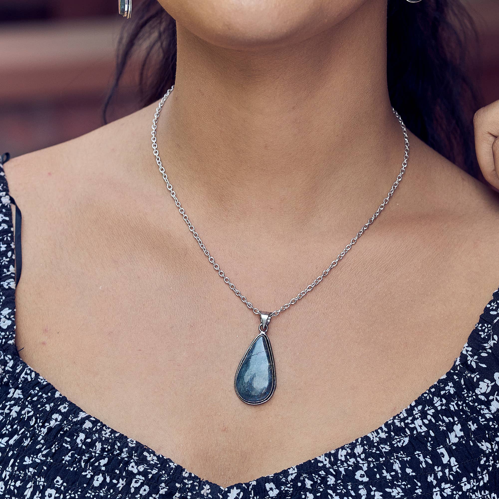 Handcrafted Semiprecious Stone Necklace - Labradorite