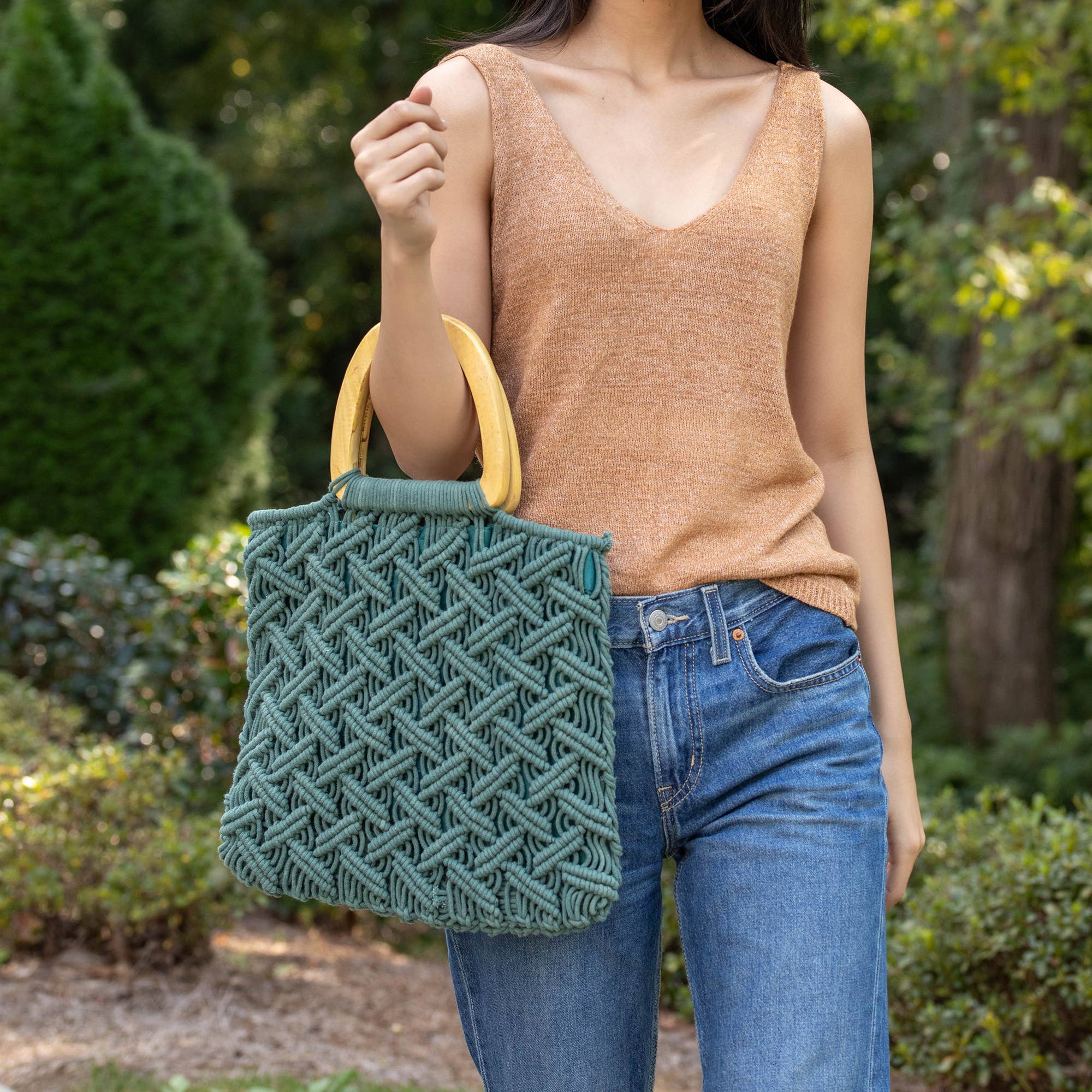 Terra Bag - Cotton macrame bag with wood handles - Green