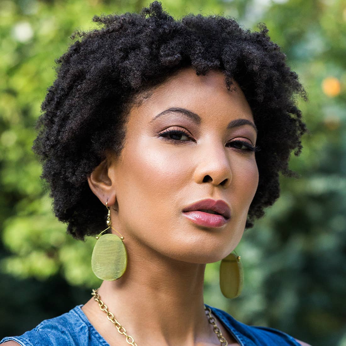 Omala 24 Assorted Earrings and Wooden Display