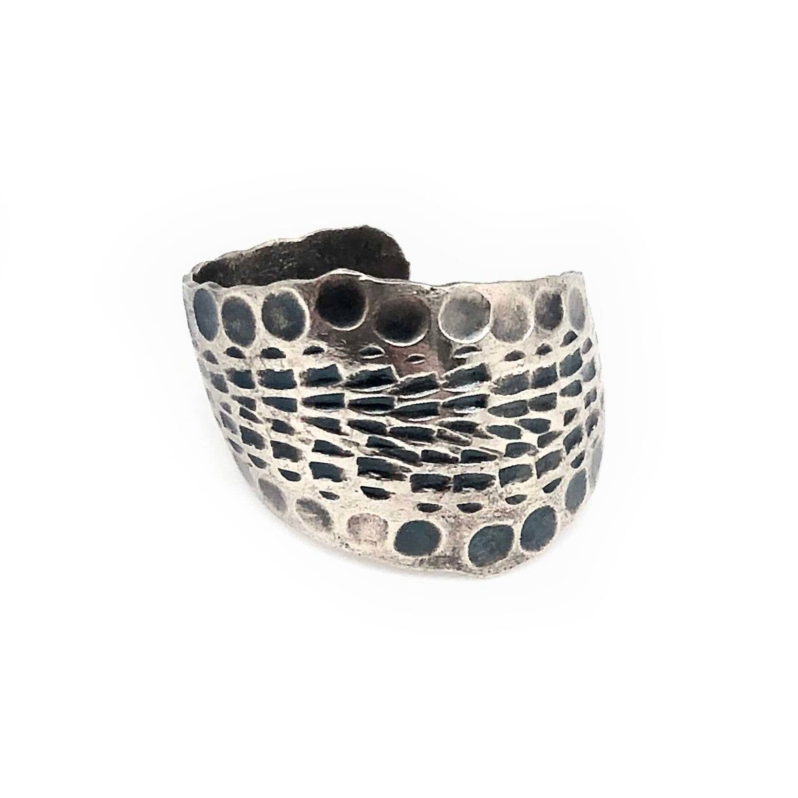 Kashi Hammered Border Ring