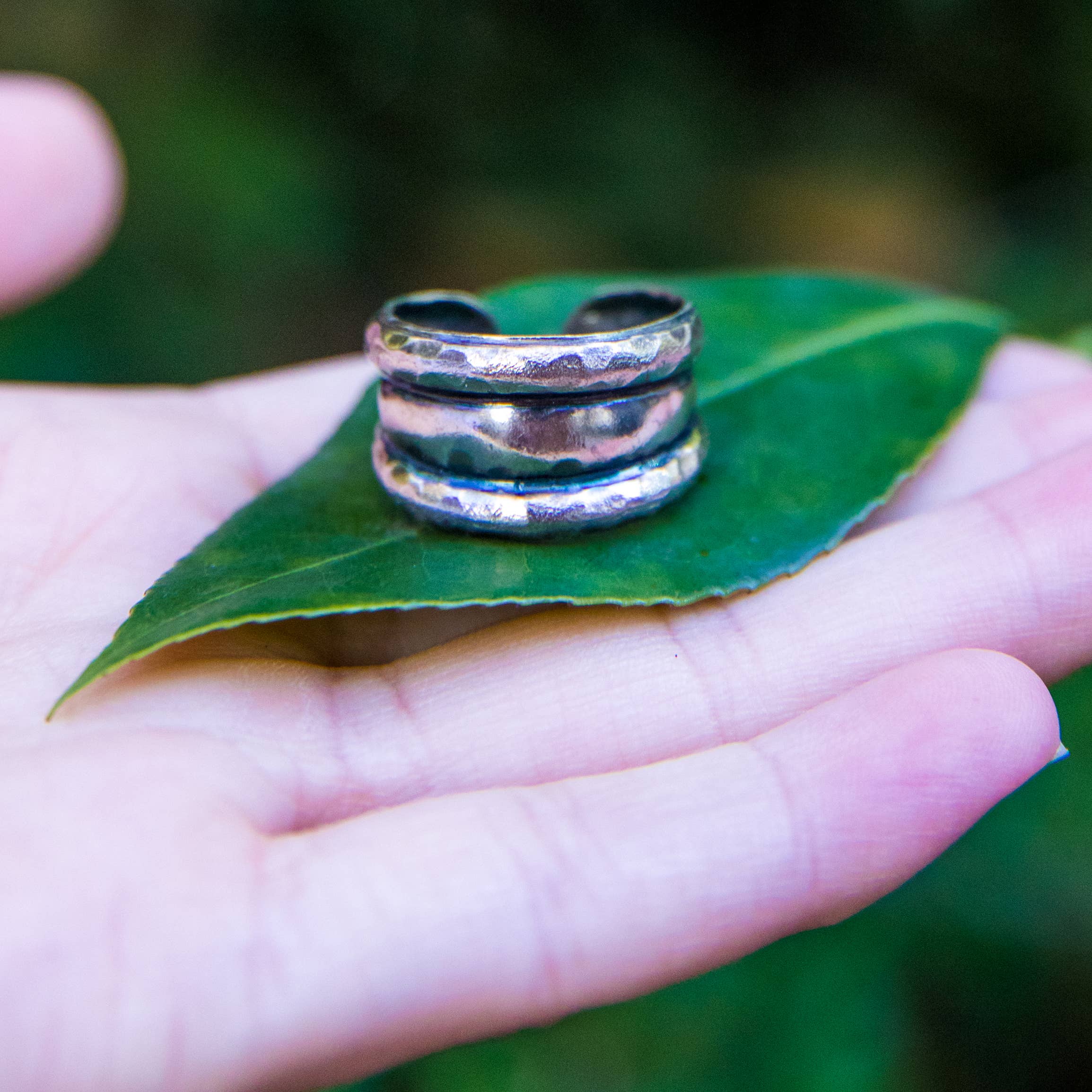 Kashi Three Curved Lines Embossed Ring