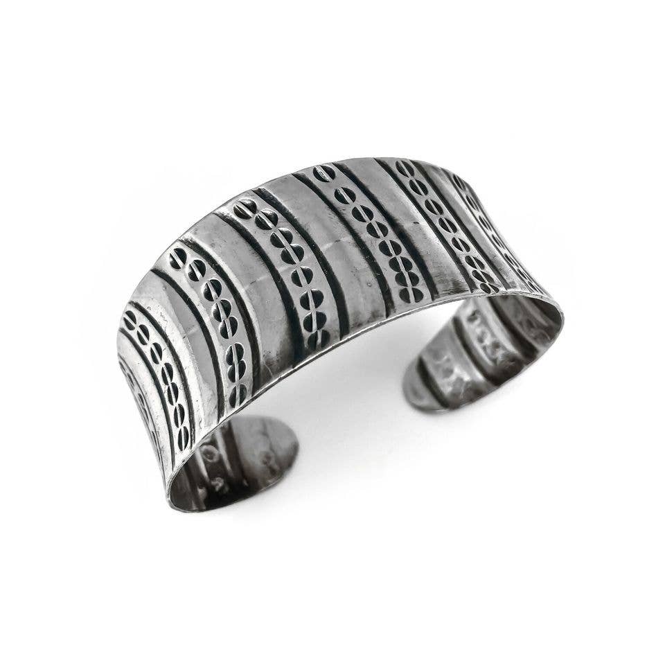 Kashi Silver Curved Stripes Embossed Bracelet